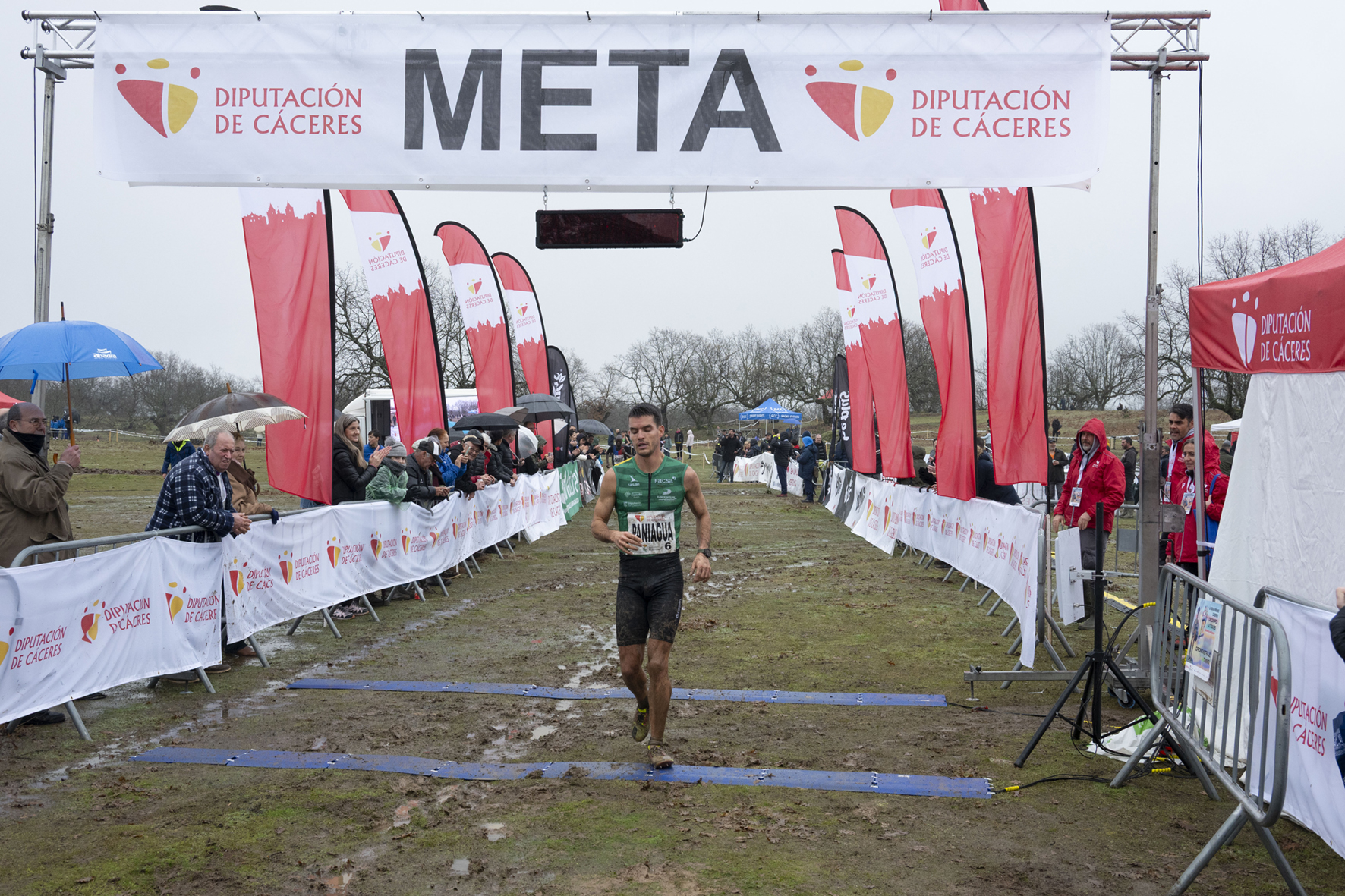 Celestin Ndkumana y Charity Cherop se imponen en el 55º Gran Premio de Campo a Través Diputación de Cáceres en Aceituna